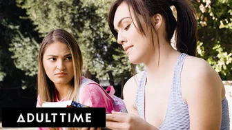 ADULT TIME - University Professor Freya Parker blir forelsket i sin sjenert lesbisk lærer, Gizelle Blanco