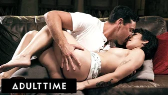 ADULT TIME - Lesbian teen creampie während ein schwanz zum ersten mal!