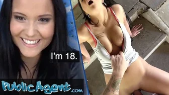 Viešas agentas - Karšta 18 metų brunetė mergina su didele subine dulkinasi sunku