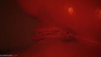 Super hete meisje sybil olie zelf en masturbeert