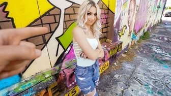 Dad Crush - Linda adolescente puta Britt Blair chupa e faz sexo com seu padrasto para obter seu carro