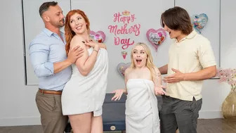 Urutan panas untuk MILF Lauren Phillips dan Haley Spades lucu dengan ibu liar berubah menjadi empat hari