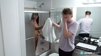 Ibu tiri memberikan pelajaran yang sulit - 60 tahun Mallory Knight menghisap anak tirinya