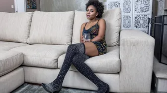 Amatőr nagy mellű fekete csaj pov mélytorok és fordított lovaglás