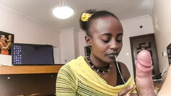 Nyakörves fekete ribanc nyáladzik a főnök faszán