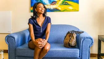 Thin teen Casting bekommt den großen Schwanz hart