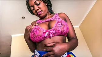 Големи цици, кастинг между объркани видове с млада африканска кучка