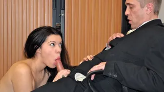 Teenage Schlampe ficken Bankchef