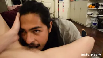 Вирджилио Брейк Вайълет напълно се представя на дивана