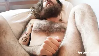 Almond, hareket gününde adım atarak mizahi yönetim