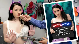 Em Indica gets उसकी कठिन के लिए चोरी