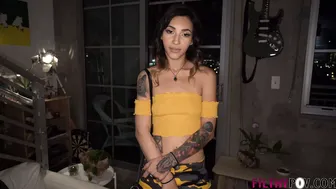 Estou a chantagear o meu meio-irmão com a minha pila grande