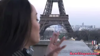 Френската красота с черното ме кара да искам да чукам анален