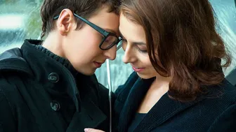 Varma lesbiska kramar av Antonia Sainz och Emylia Argan