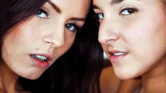 Amirah Adara s'amuser avec Kari A