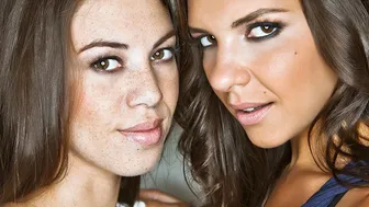 Tiffany Doll ja Henessy kuumad lesbikallitused