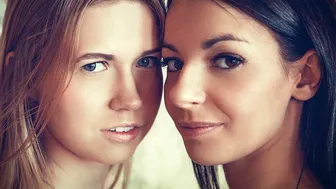 Sophia Laure και το καυτό λεσβιακό Σαββατοκύριακο της Violette Pink