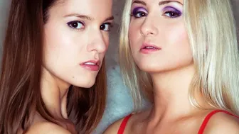 Quente lésbica chupando Cayla Lions e Silvie Luca