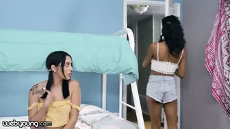 Nia Nacci auttaa herkullista hamppua lesbojen nautinnoissa