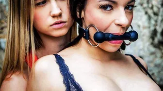 キンキーツアー: Sophia Laure と Violette ピンク perverted 旅行