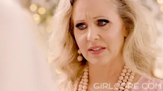 Macocha Julia Ann chciałaby wyznać swoje uczucia przed ślubem córki