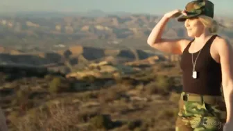 कड़वे लेस्बियन सैनिक महिलाओं मना बिल्ली चाट