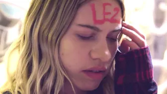 Karsta vannas istaba lesbiešu spēle pusaudžu meitenēm