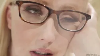 Najstnice poskušajo nategniti anal v treh