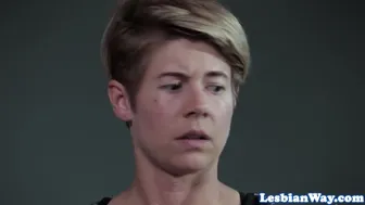 Gorąca lesbijska orgia z czerwoną nastolatką i mamuśki