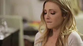 Karla Kush er utro på sin lesbiske kone med Georgia Jones