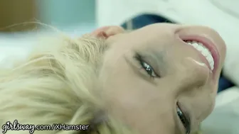 Infermiera Joanna L'esame anale di Angel con il paziente adolescente