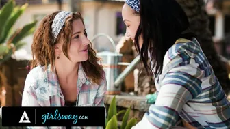 Алексис Те и Луми Рей празнуват успеха си с лесбийско чукане